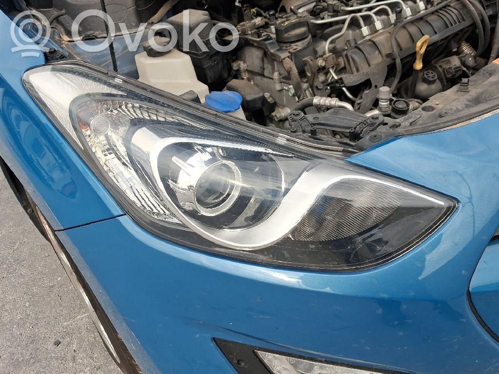 Hyundai i30 Faro delantero/faro principal 