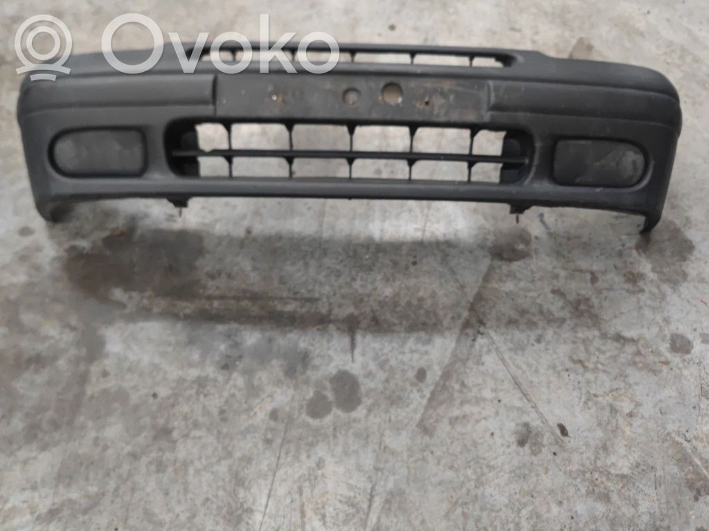 Renault Clio I Parachoques delantero 