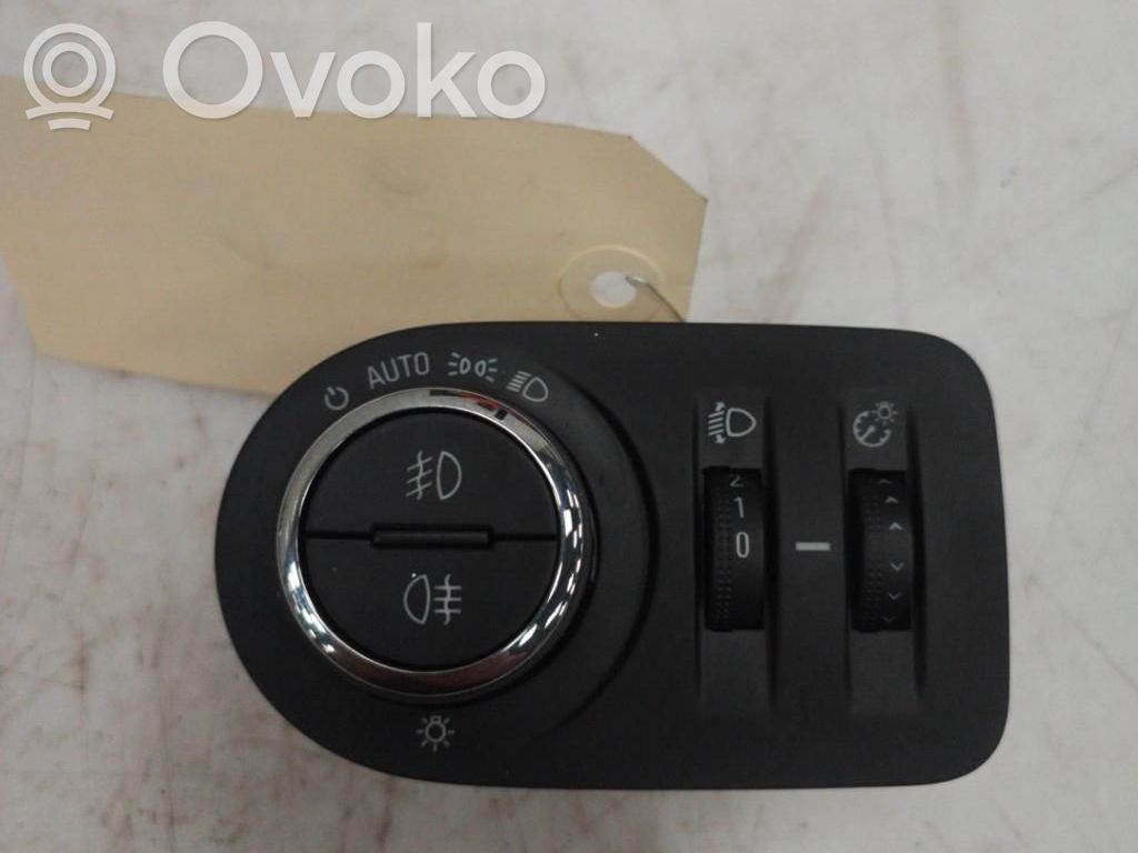 Light switch   13310333