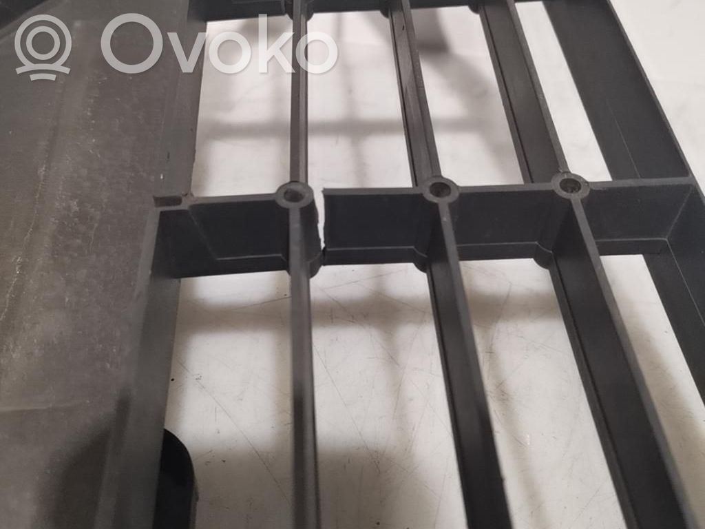Ford Focus Front bumper lower grill 
