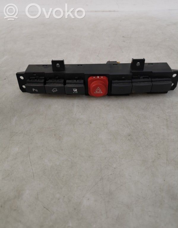 Hazard light switch   94824482