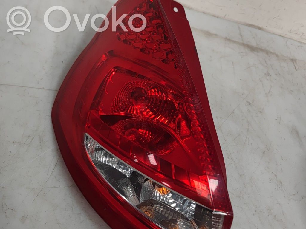 Ford Fiesta Aizmugurējais lukturis virsbūvē 