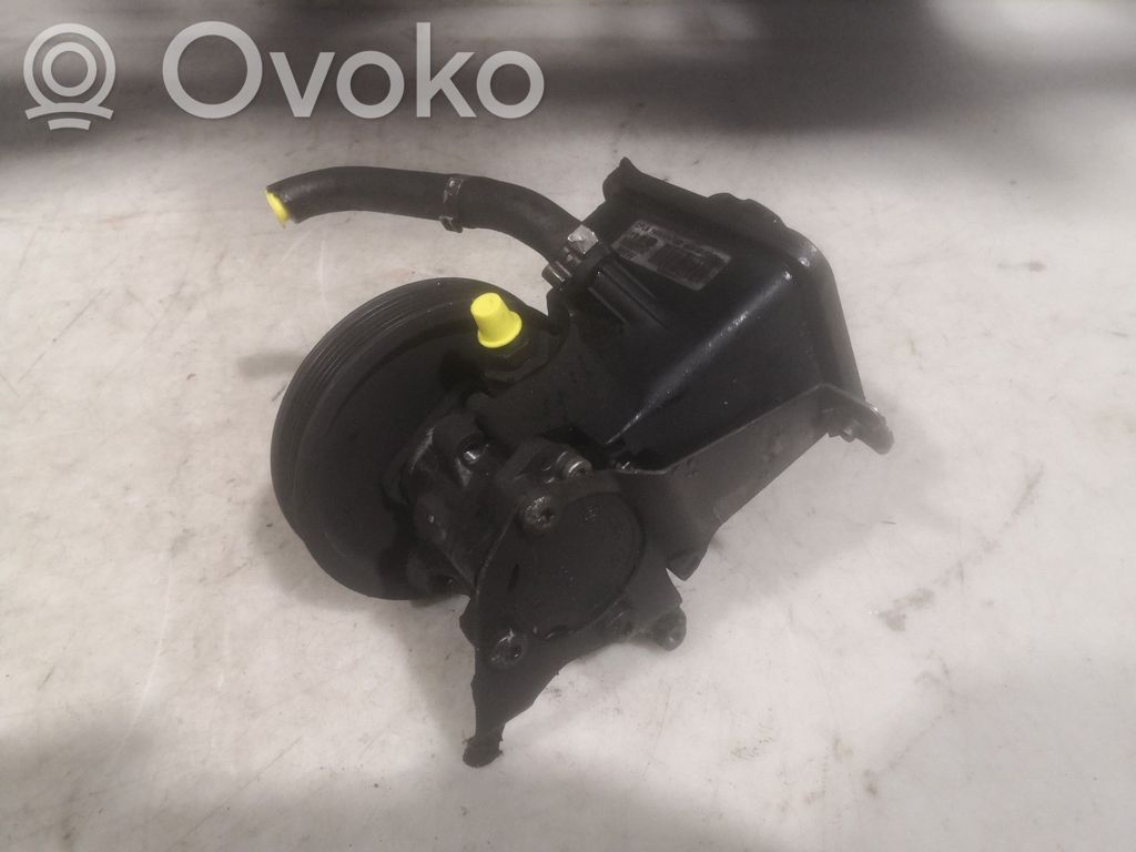 Ohjaustehostimen pumppu   32413450766