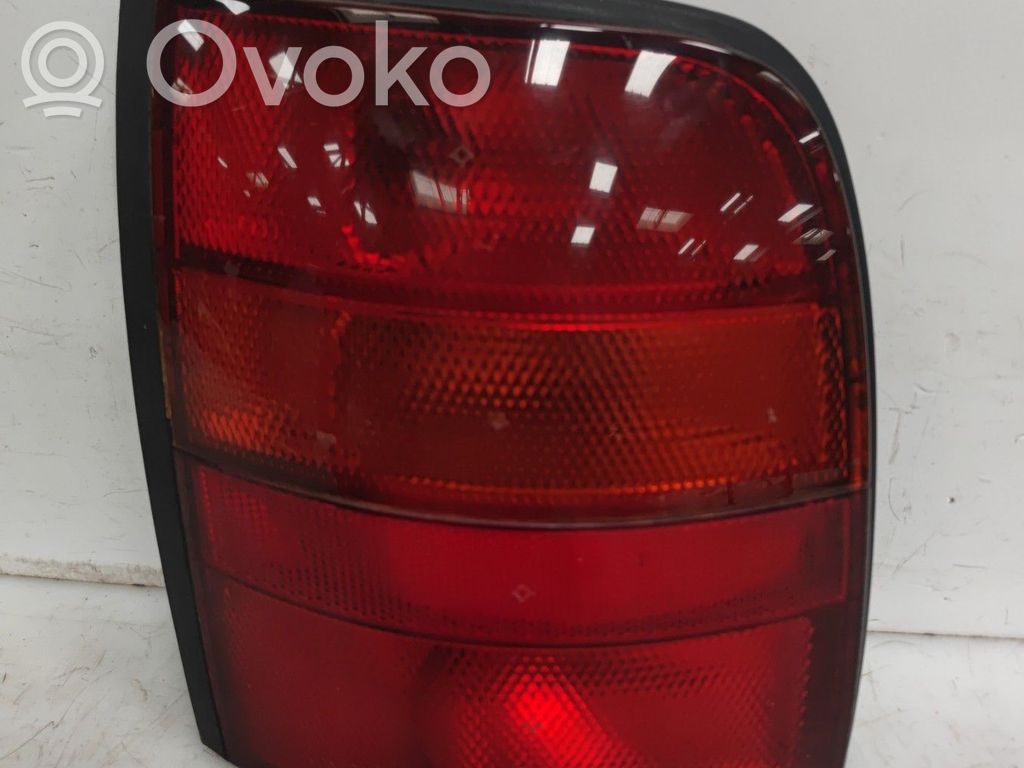 Nissan Micra Aizmugurējais lukturis virsbūvē 