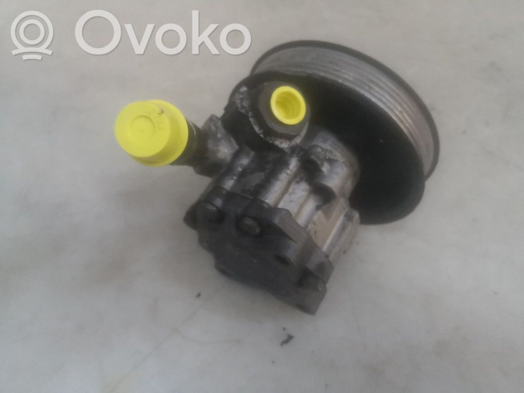 Audi A5 8T 8F Ohjaustehostimen pumppu 
