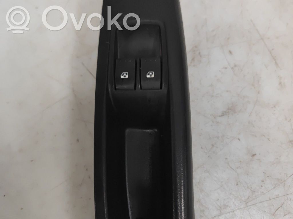 Electric window control switch   8200542104
