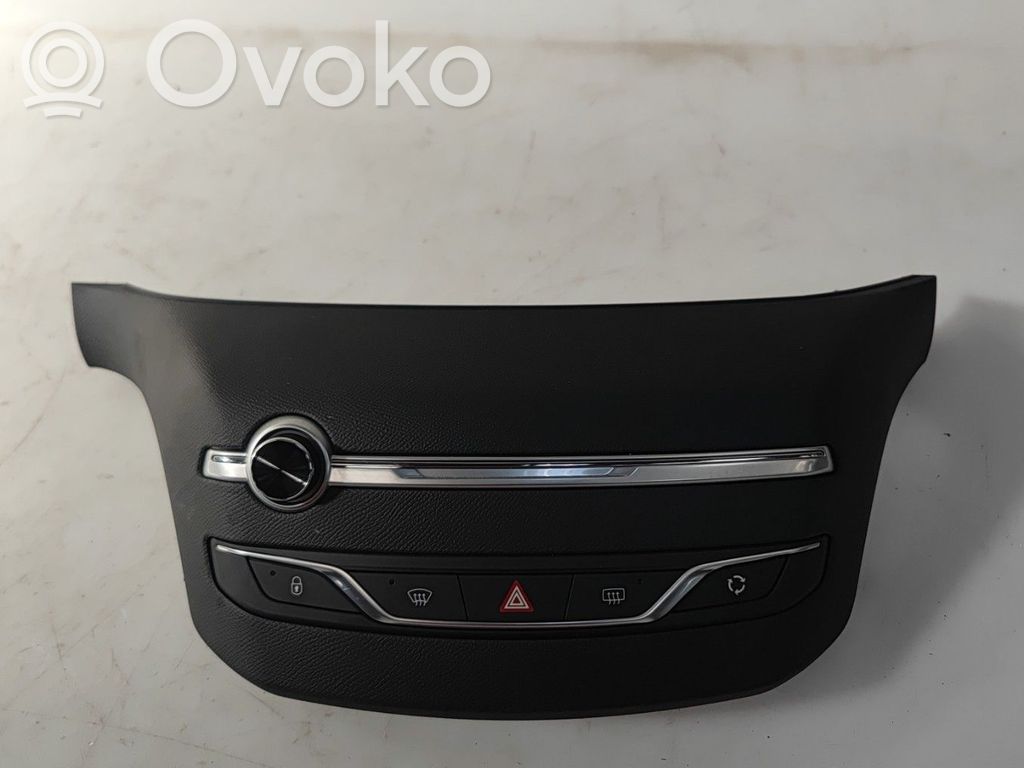 Peugeot 308 Radio/GPS head unit trim 