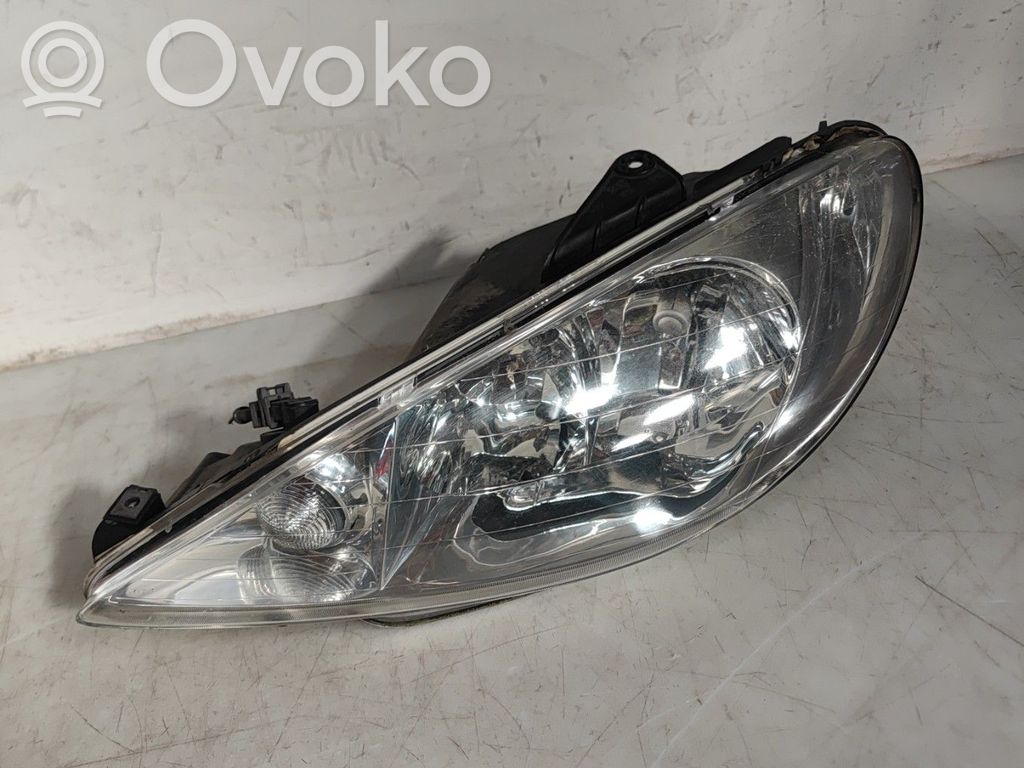 Peugeot 206 CC Lampa przednia 