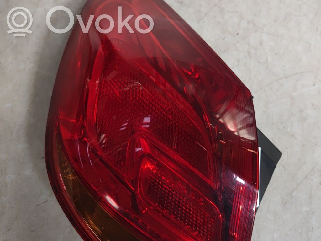 Opel Astra J Luz trasera/de freno 