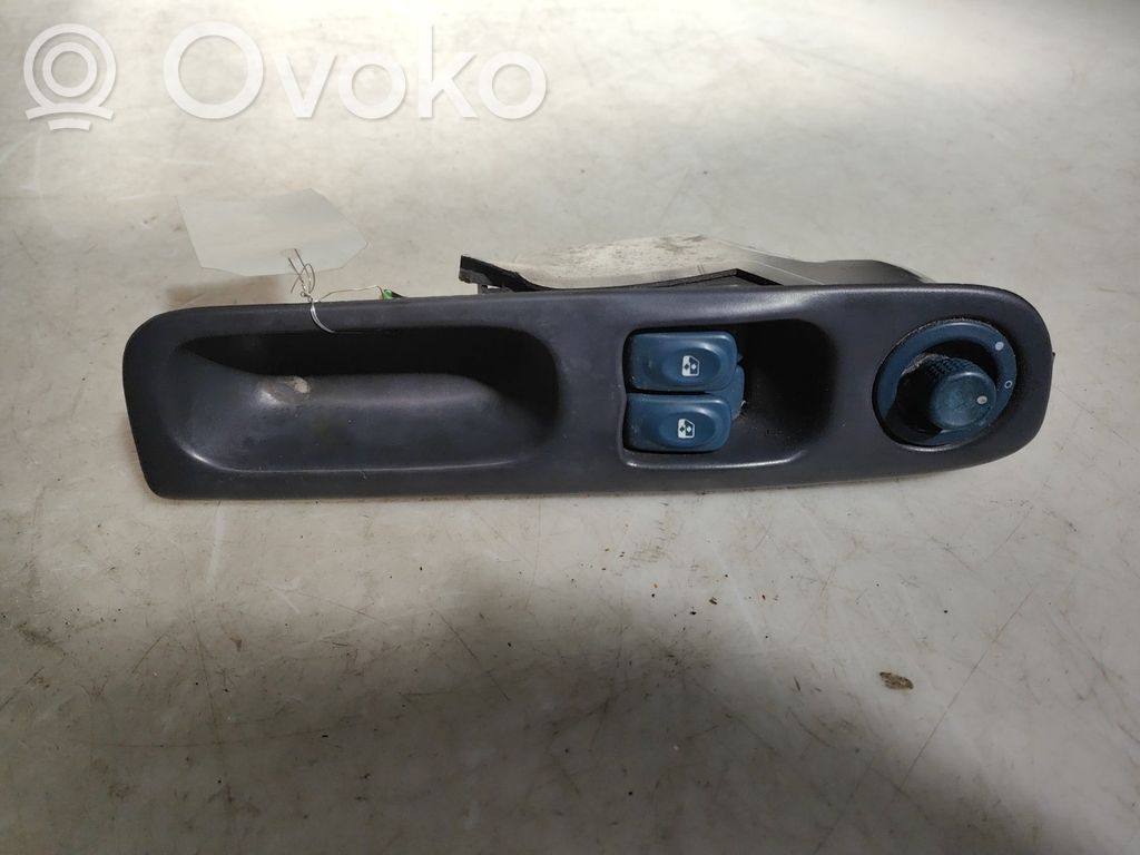 Electric window control switch   7700838097