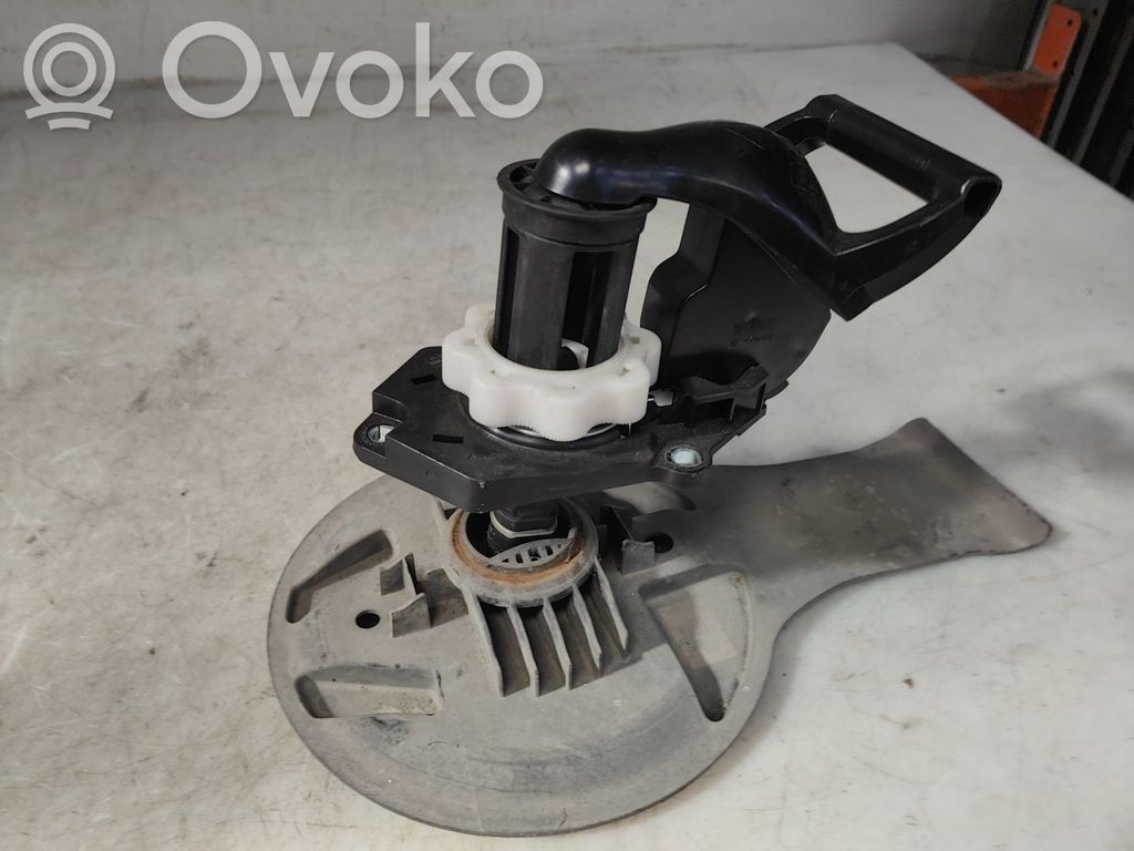 Renault Clio III Spare wheel mounting bracket 