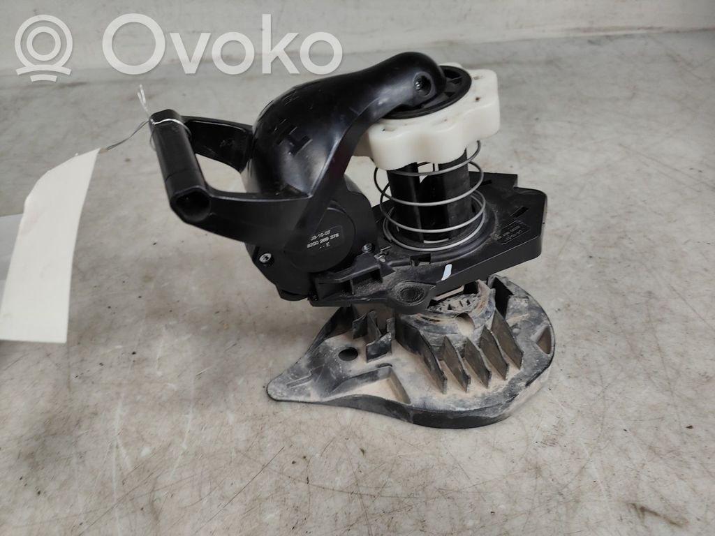 Renault Clio III Spare wheel mounting bracket 