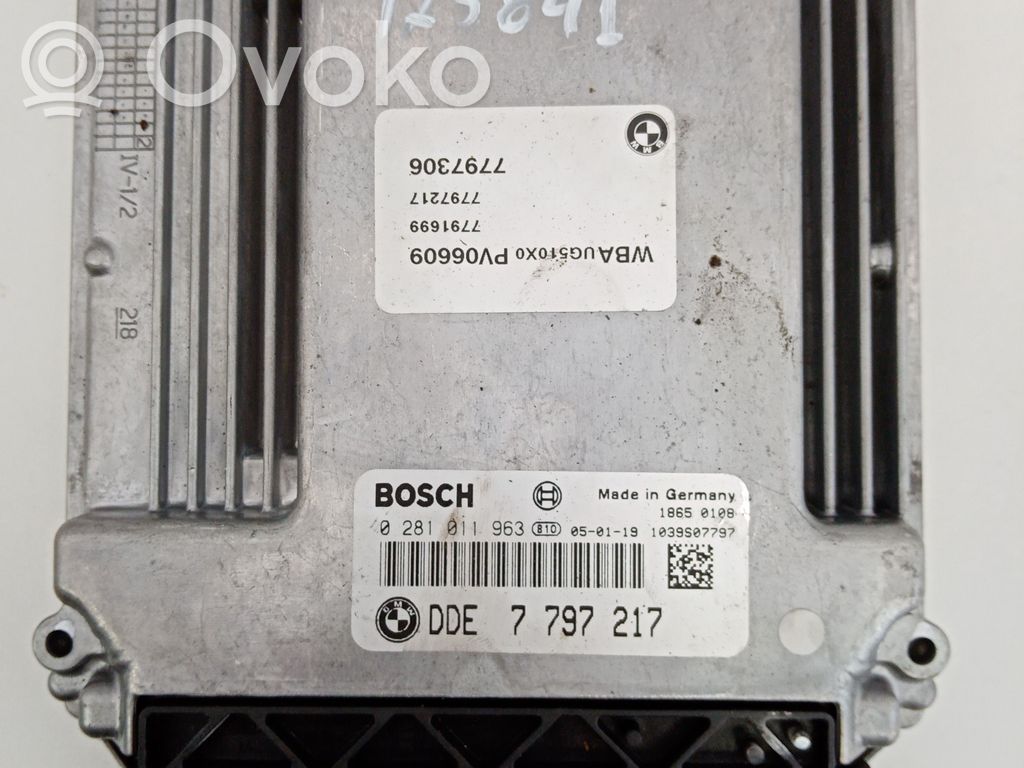 BMW 1 E81 E87 Engine control unit/module 