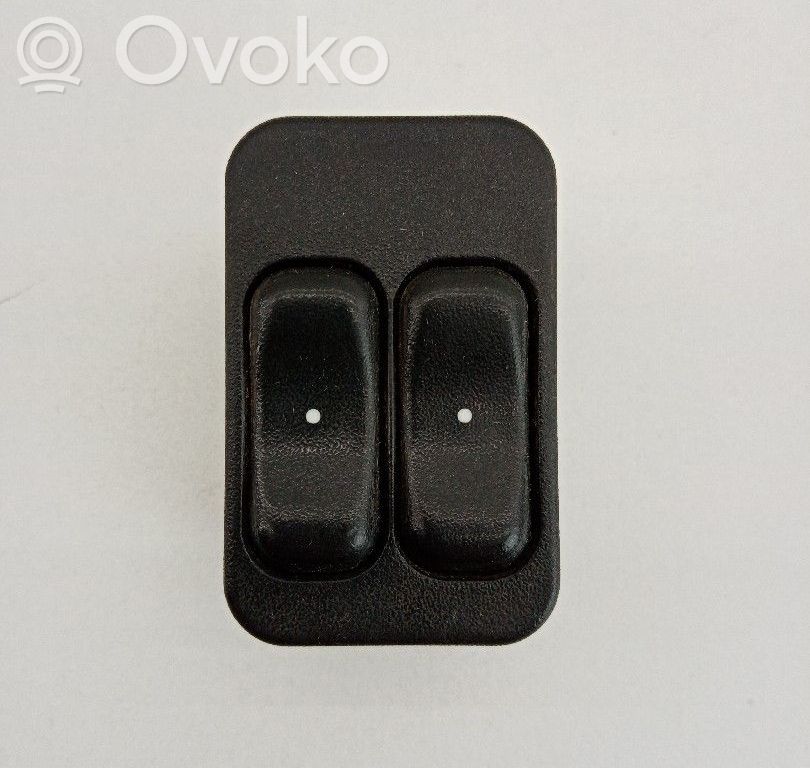 Interrupteur commade lève-vitre   RU13363202,24409205