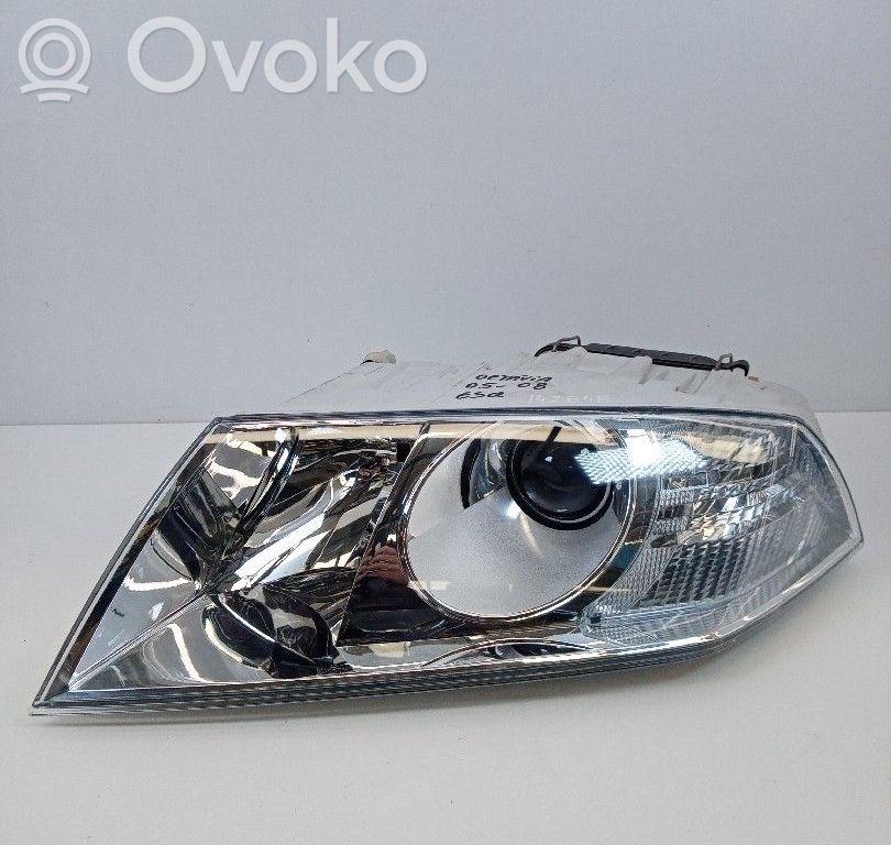 Skoda Octavia Mk2 (1Z) Lampa przednia 