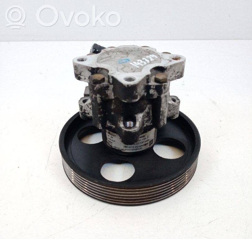 Peugeot 406 Power steering pump 