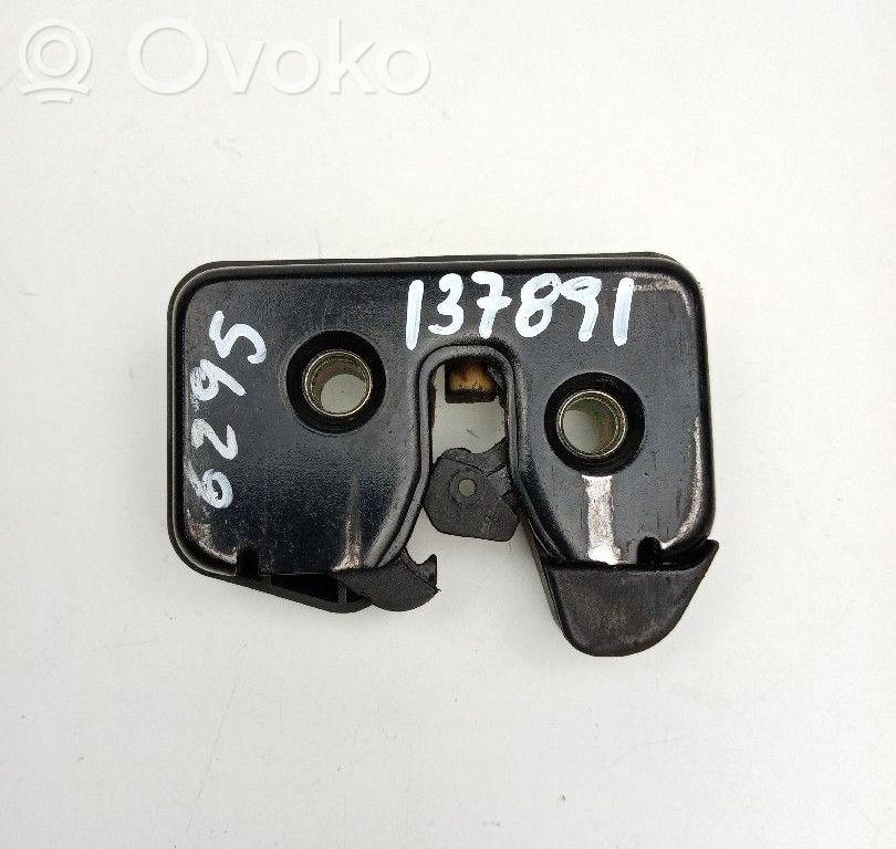 Volkswagen Polo III 6N 6N2 6NF Spynelė galinio dangčio (išorėje) 