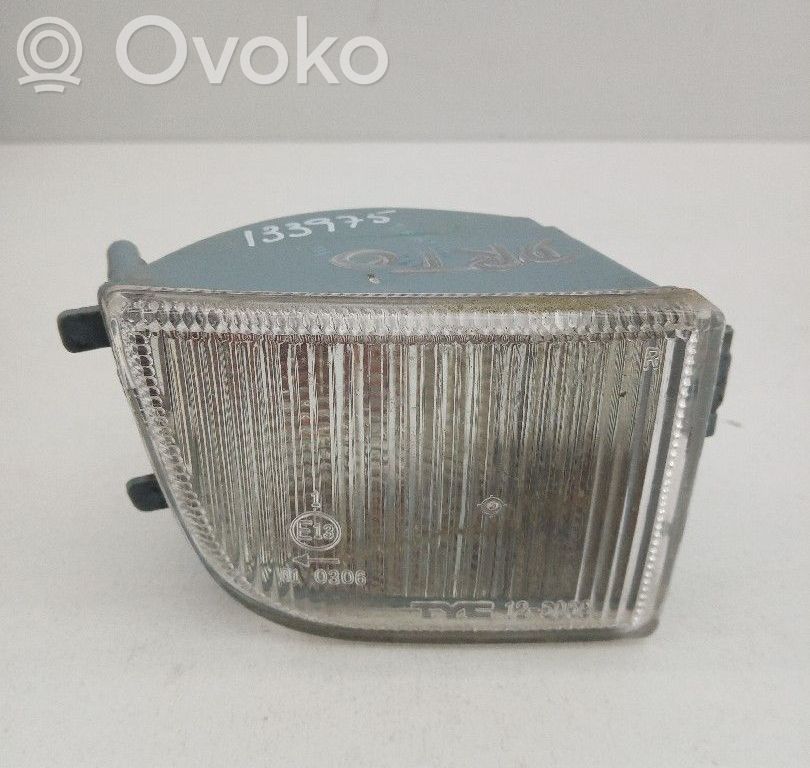 Volkswagen PASSAT B4 Front bumper turn signal 