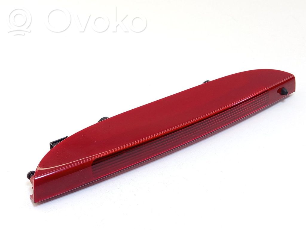 Kolmas/lisäjarruvalo   8200618714