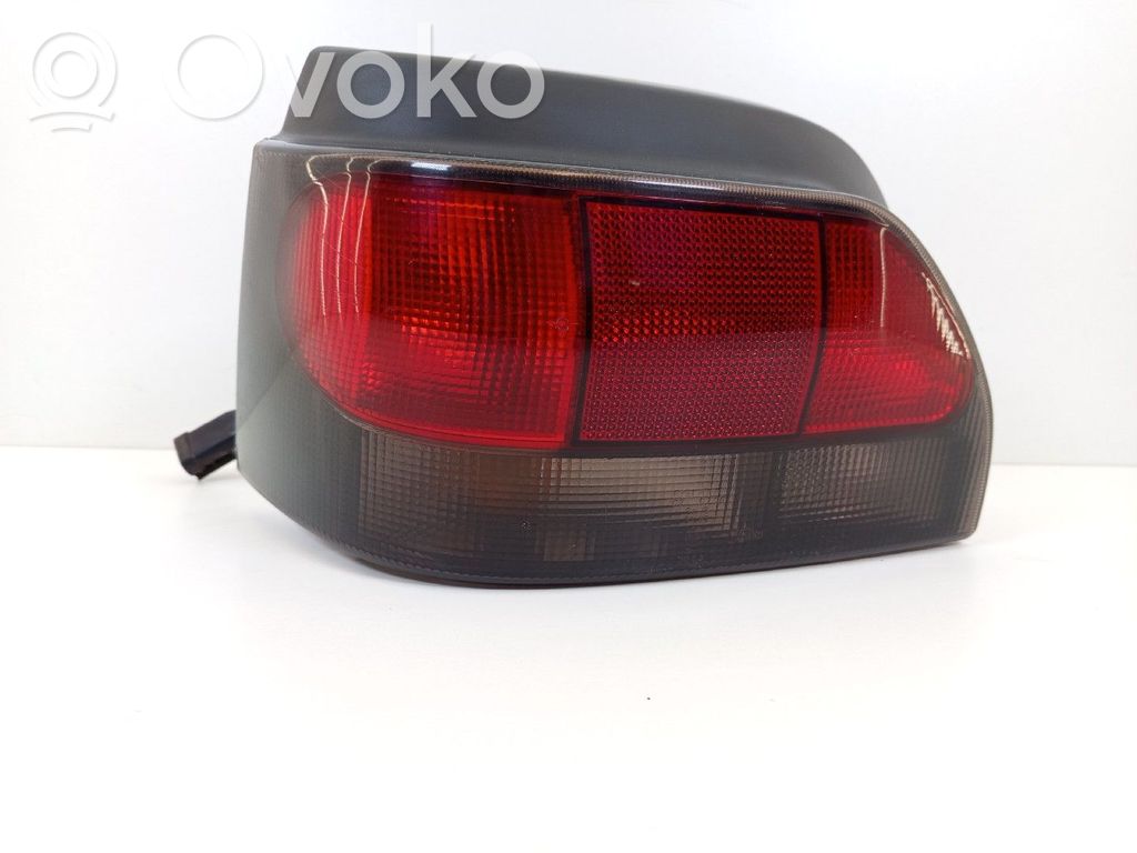 Renault Clio I Lampy tylnej klapy bagażnika 