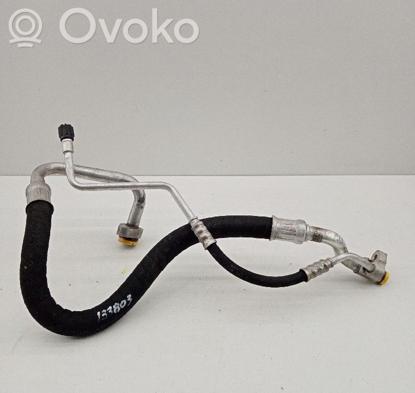 BMW 1 E81 E87 Ilmastointilaitteen putki (A/C) 