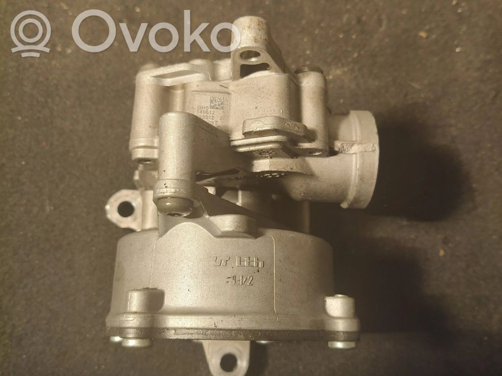 Audi A8 S8 D4 4H Oil pump 
