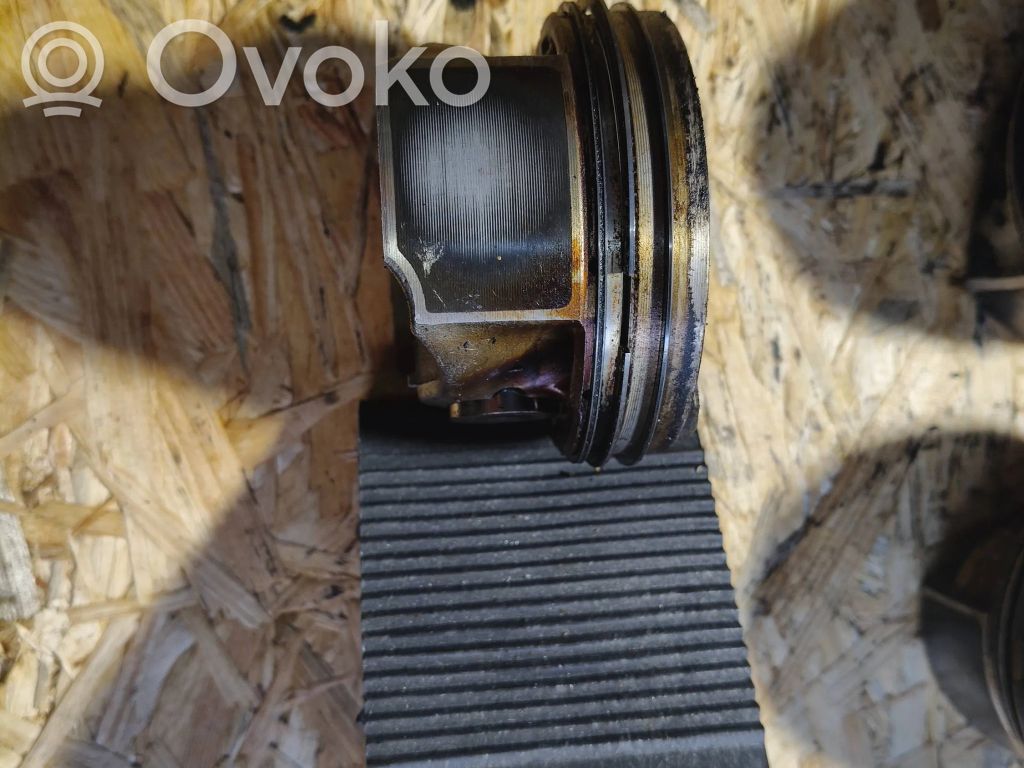 Piston   082236