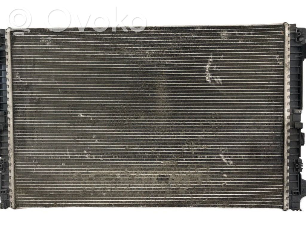 Audi A4 S4 B9 8W Aušinimo skysčio radiatorius 