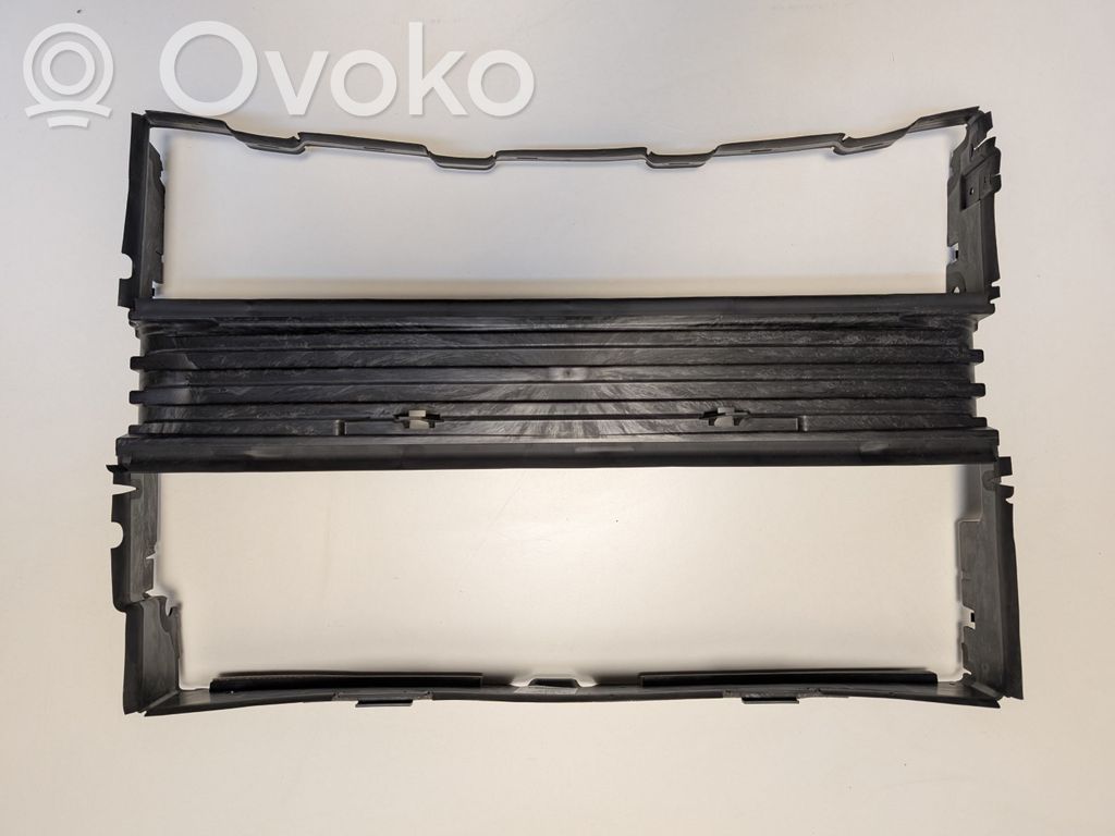 Air flow deflector   J9C22561,L9C38C464AC