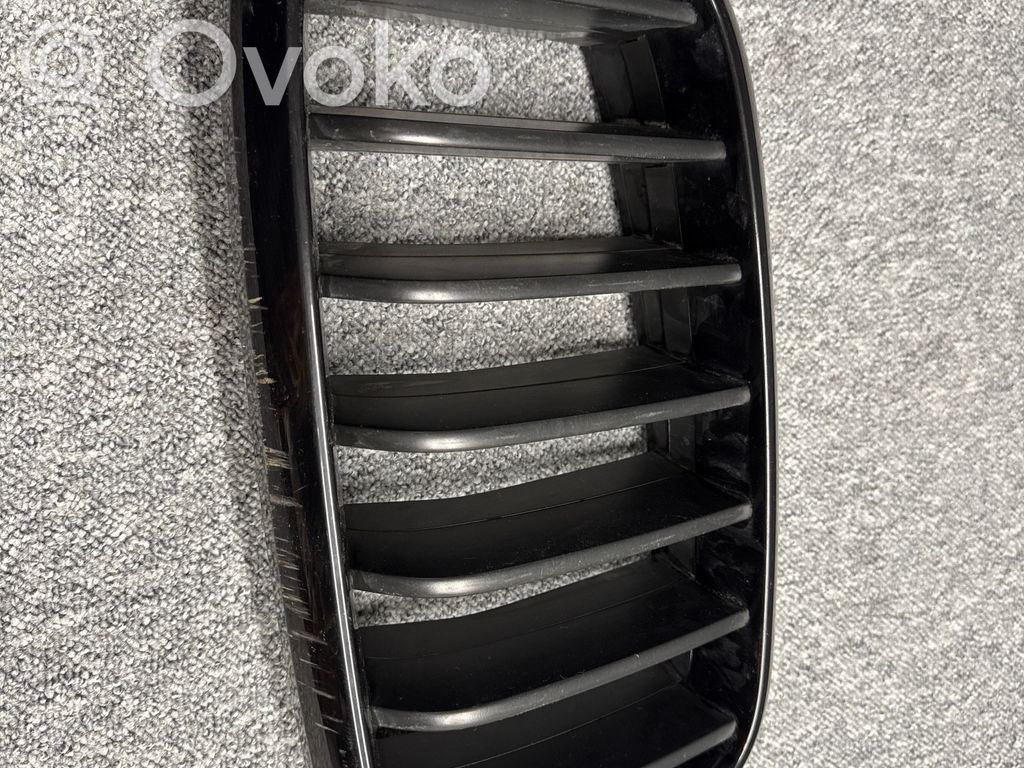 BMW X6 F16 Augšējais režģis 