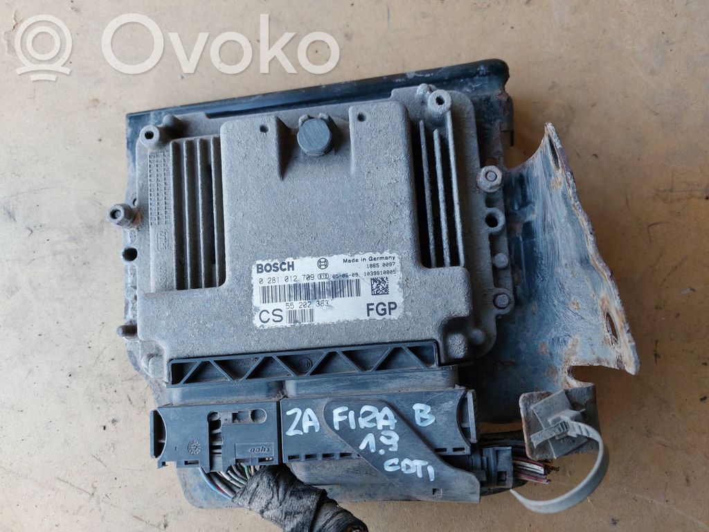 Opel Zafira B Unitate/modul de control motor 