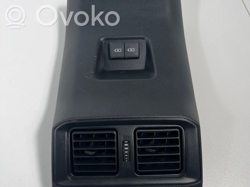 Toyota RAV 4 (XA50) Задняя воздушная решётка 
