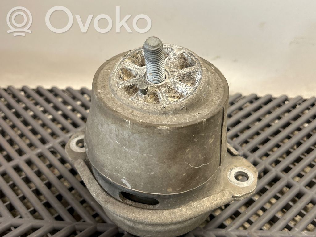 Porsche Cayenne (92A) Engine mount bracket 