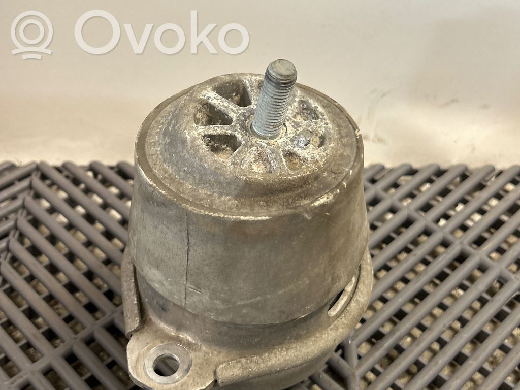 Porsche Cayenne (92A) Engine mount bracket 
