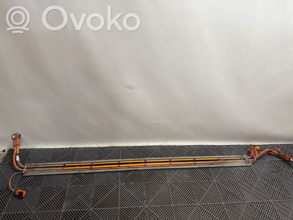 Tesla Model Y Citi elektroinstalācijas vadi 