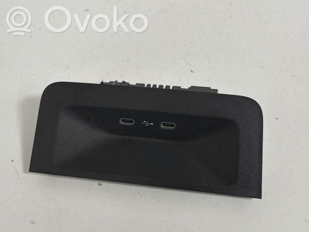 Skoda Enyaq iV Gniazdo / Złącze USB 