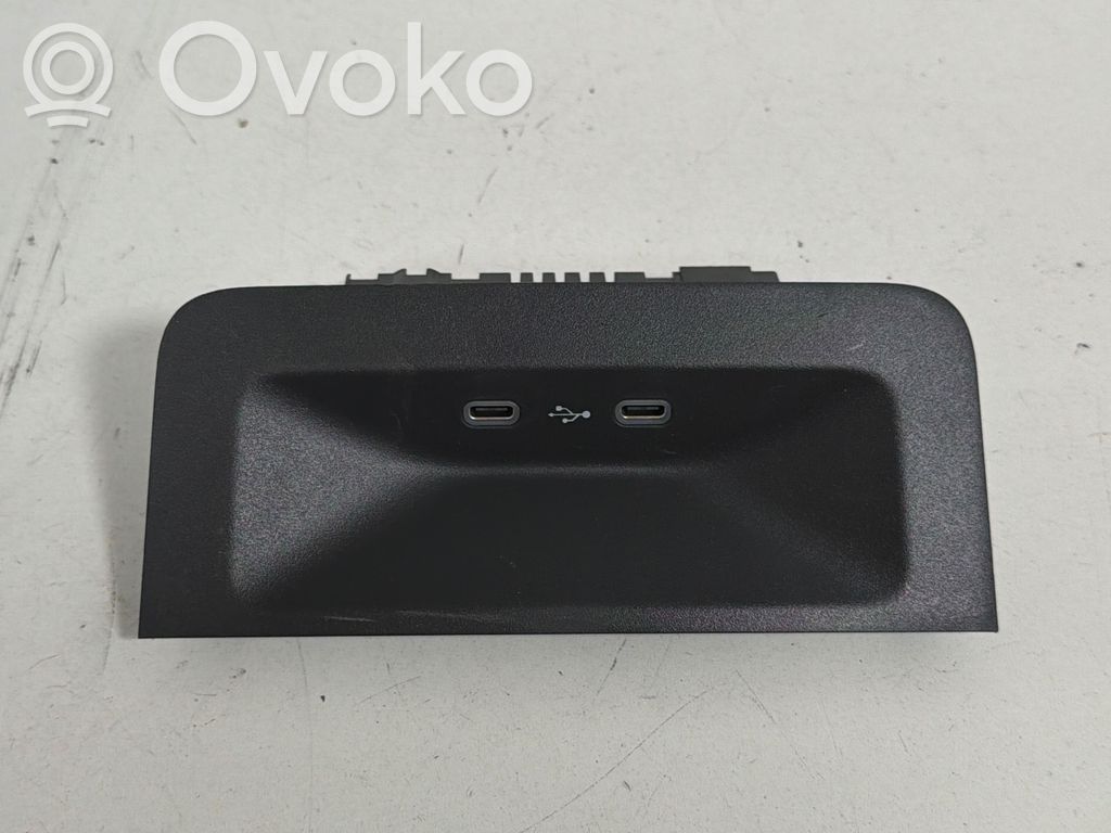 Skoda Octavia Mk4 Gniazdo / Złącze USB 