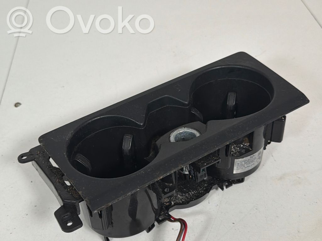 Przedni uchwyt na kubek tunelu środkowego   4K1862533C