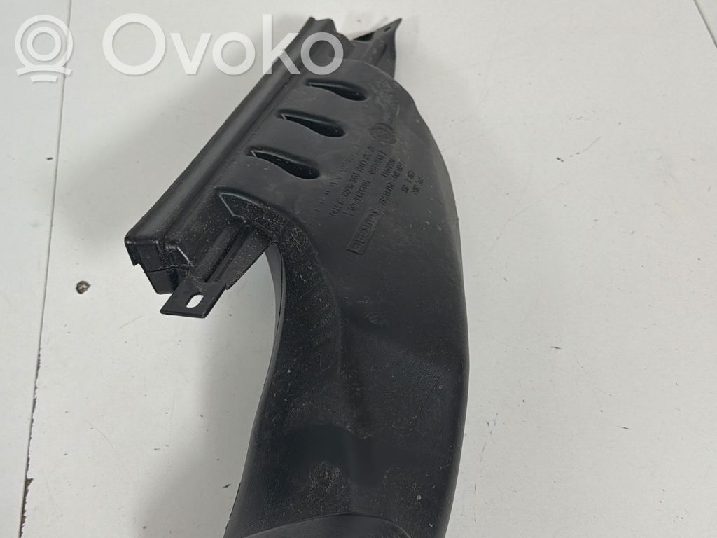 Tesla Model 3 Ohjaamon sisäilman ilmakanava 