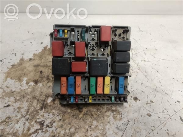 Saugiklių blokas   51781452