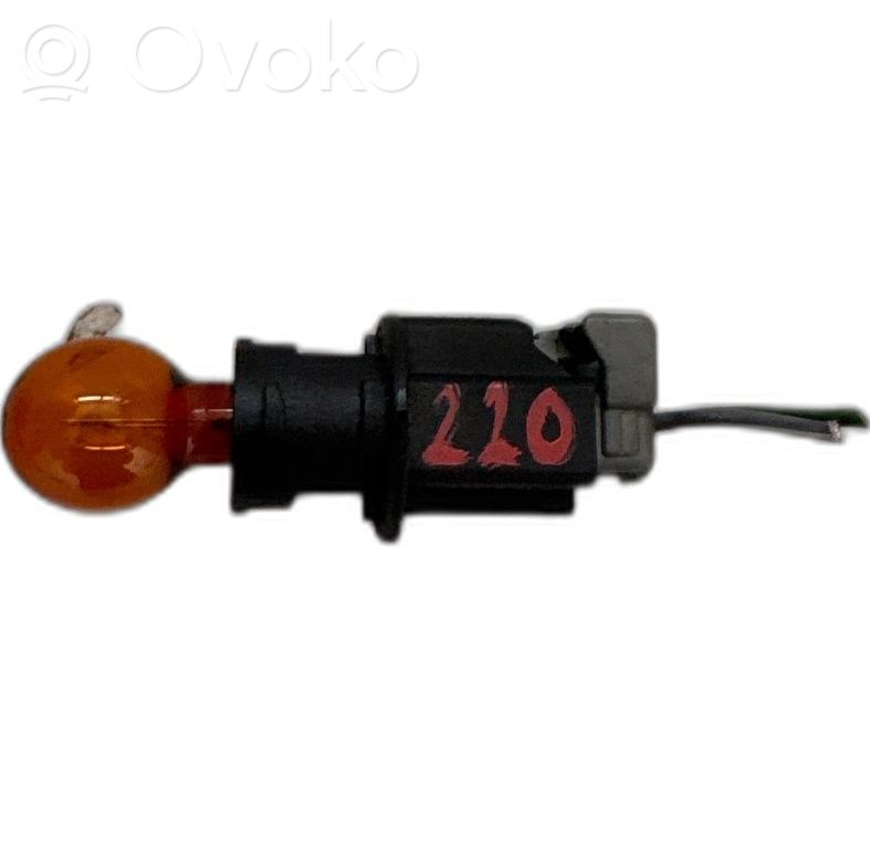 Takavalon osa   8V4113N004DA