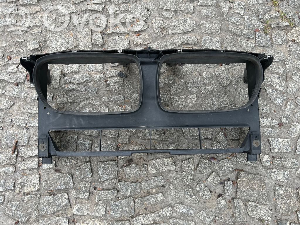 BMW X3 F25 Pas przedni 