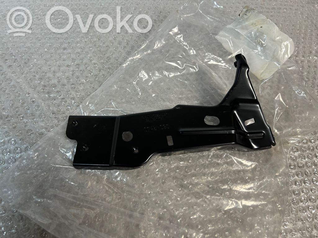 Laikiklis sparno   82A821136,0225103S