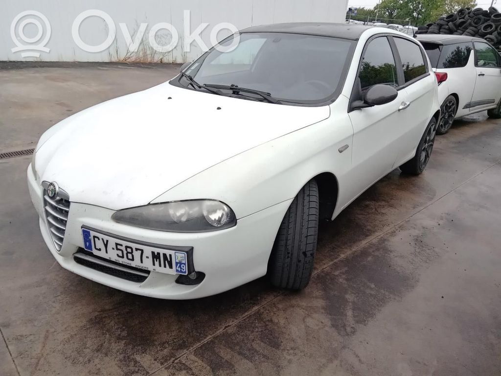 Alfa Romeo 147 Błotnik przedni 