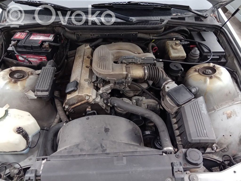 BMW 3 E36 Radiatoru paneļa augšējā daļa (televizors) 
