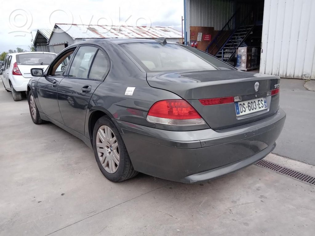 Aizmugurējās durvis   41515A2A373