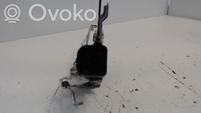 Priekšpusē slēdzene   1608746380