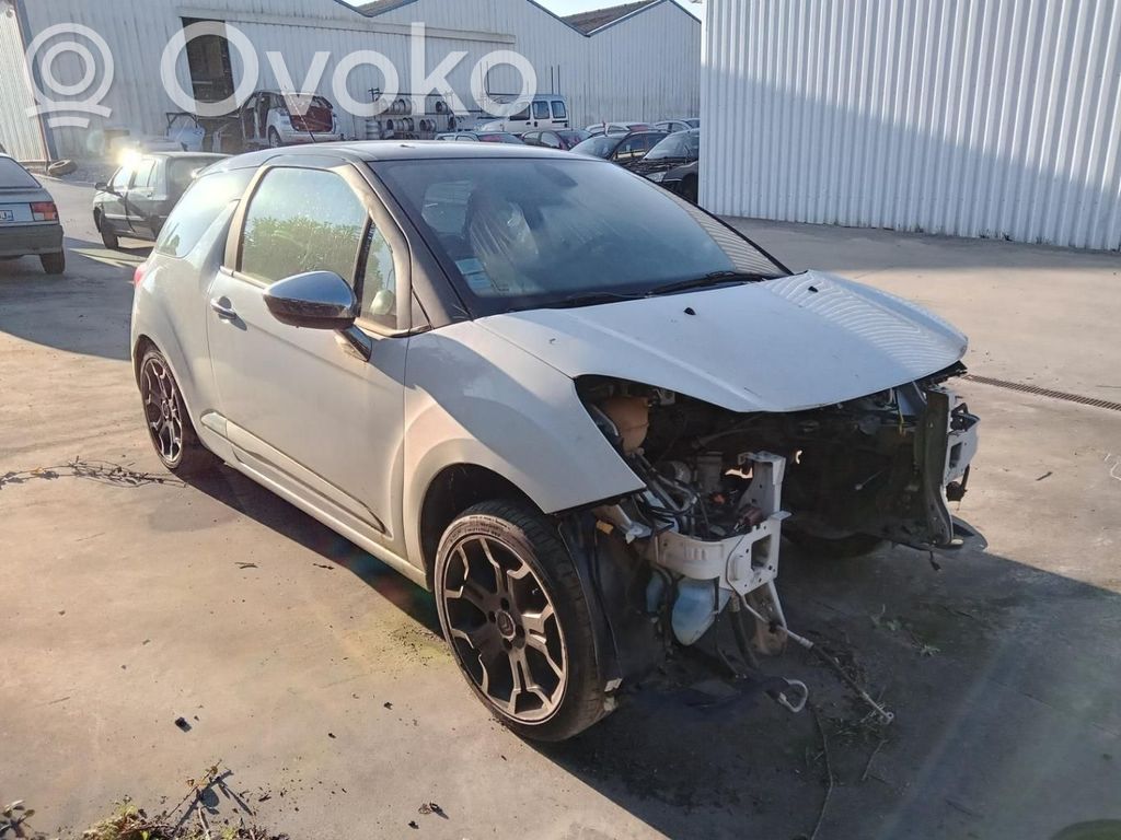Citroen DS3 Szyba drzwi przednich 