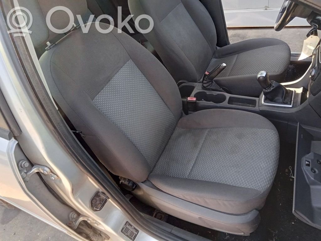 Ford Focus Etumatkustajan istuin 