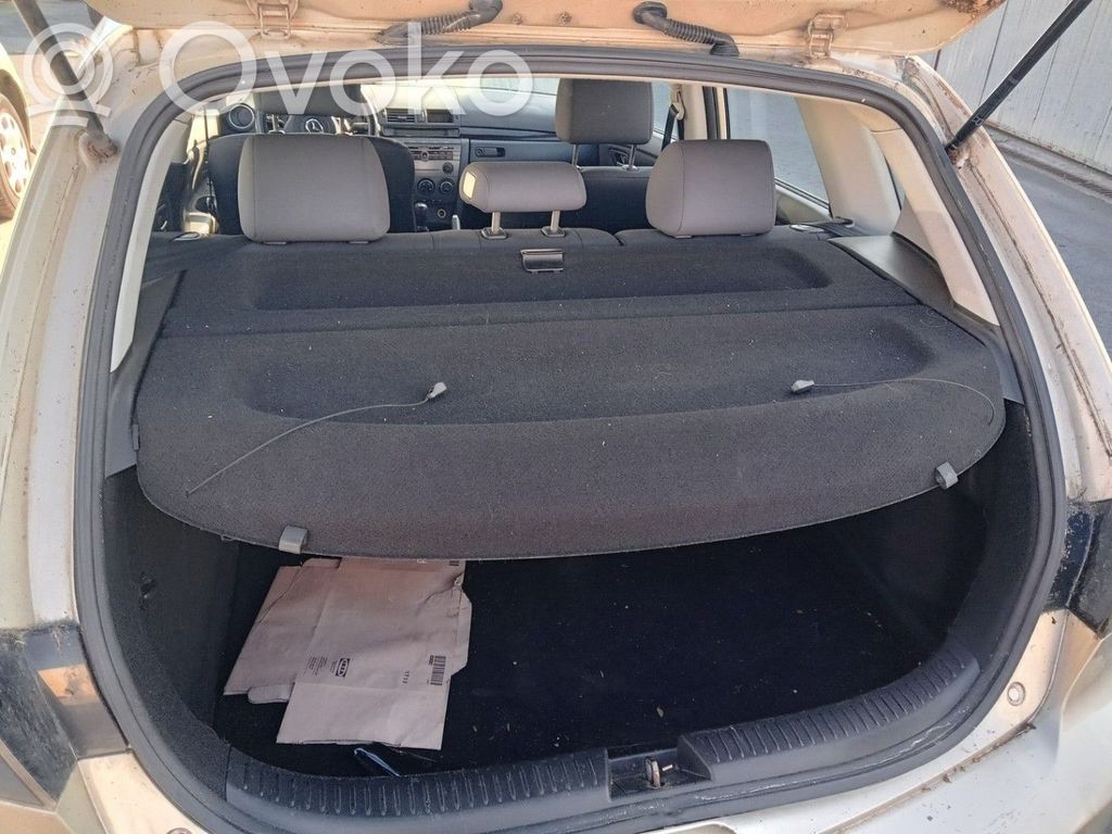 Mazda 3 I Hattuhylly 